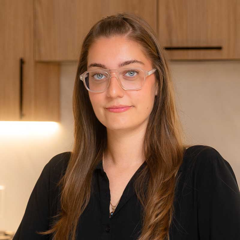 steph kagramanova, real estate agent